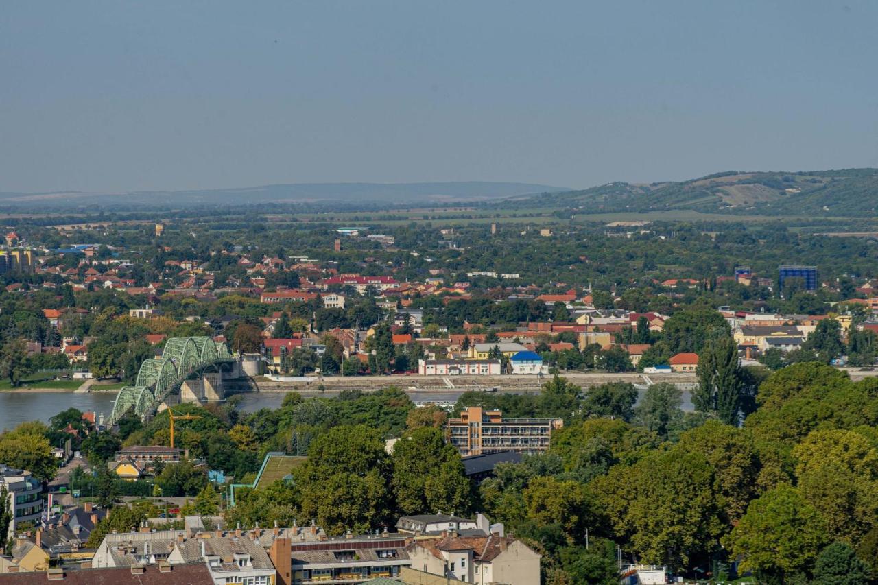 Panorama Apartmanhaz Эстергом Экстерьер фото
